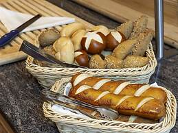 Atomis Hotel Munich Airport by Mercure