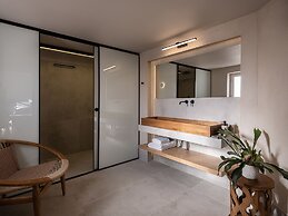 Lithinon Luxury Suites