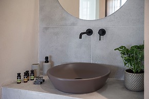 Lithinon Luxury Suites