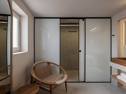 Lithinon Luxury Suites