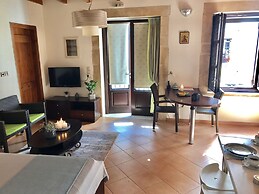 Lithinon Luxury Suites