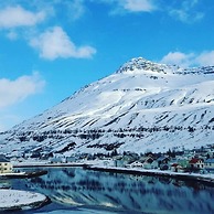 Við Lónið guesthouse