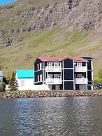 Við Lónið guesthouse