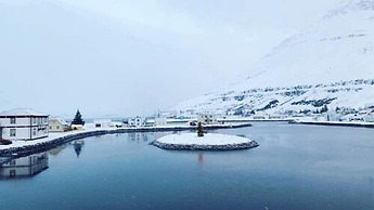 Við Lónið guesthouse