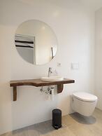 Við Lónið guesthouse