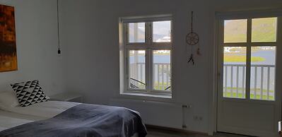 Við Lónið guesthouse