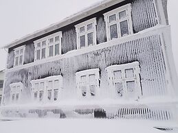 Við Lónið guesthouse