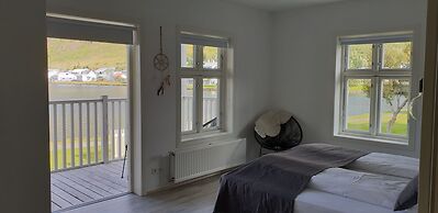 Við Lónið guesthouse