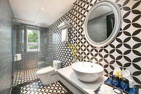 Shining Central Hotel & Spa