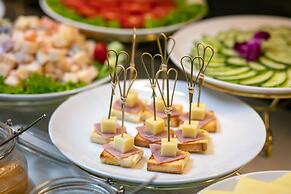 Shining Central Hotel & Spa