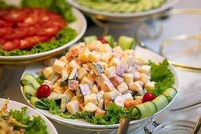 Shining Central Hotel & Spa