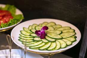 Shining Central Hotel & Spa