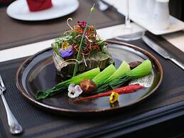 Shining Central Hotel & Spa