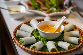 Shining Central Hotel & Spa