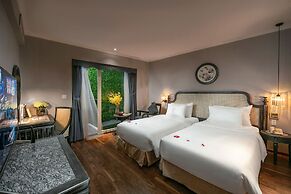 Shining Central Hotel & Spa