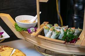 Shining Central Hotel & Spa