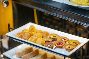 Shining Central Hotel & Spa