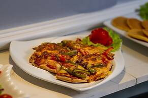 Shining Central Hotel & Spa