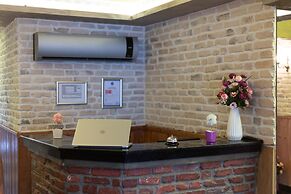 Royal Garden Suite and Hotel