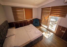 Royal Garden Suite and Hotel