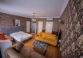 Royal Garden Suite and Hotel