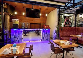 Royal Garden Suite and Hotel