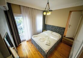 Royal Garden Suite and Hotel