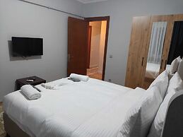 Royal Garden Suite and Hotel