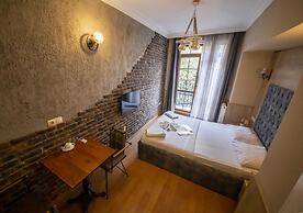 Royal Garden Suite and Hotel