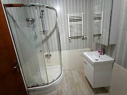 Royal Garden Suite and Hotel