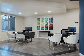 Soka Suites Dallas - Las Colinas