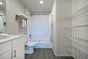 Soka Suites Dallas - Las Colinas