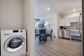 Soka Suites Dallas - Las Colinas