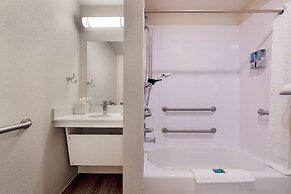 Soka Suites Dallas - Las Colinas