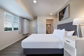 Soka Suites Dallas - Las Colinas