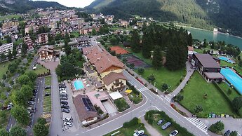 Alle Dolomiti Boutique Lake Hotel