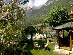 Alle Dolomiti Boutique Lake Hotel