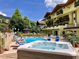 Alle Dolomiti Boutique Lake Hotel