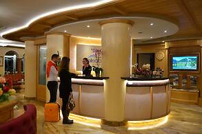 Alle Dolomiti Boutique Lake Hotel