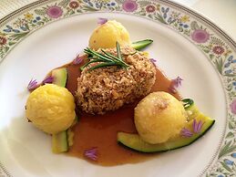 Alle Dolomiti Boutique Lake Hotel