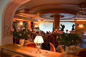 Alle Dolomiti Boutique Lake Hotel