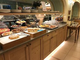 Alle Dolomiti Boutique Lake Hotel