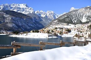 Alle Dolomiti Boutique Lake Hotel