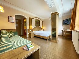 Alle Dolomiti Boutique Lake Hotel