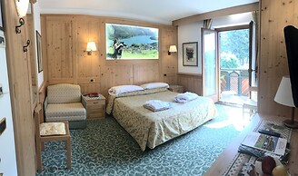 Alle Dolomiti Boutique Lake Hotel