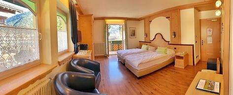 Alle Dolomiti Boutique Lake Hotel