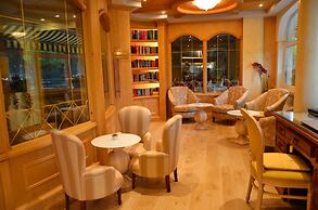 Alle Dolomiti Boutique Lake Hotel