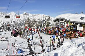 Alle Dolomiti Boutique Lake Hotel