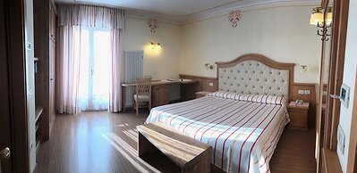 Alle Dolomiti Boutique Lake Hotel