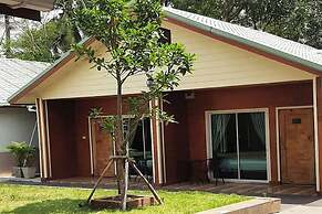 Phenwaree Amphawa Resort